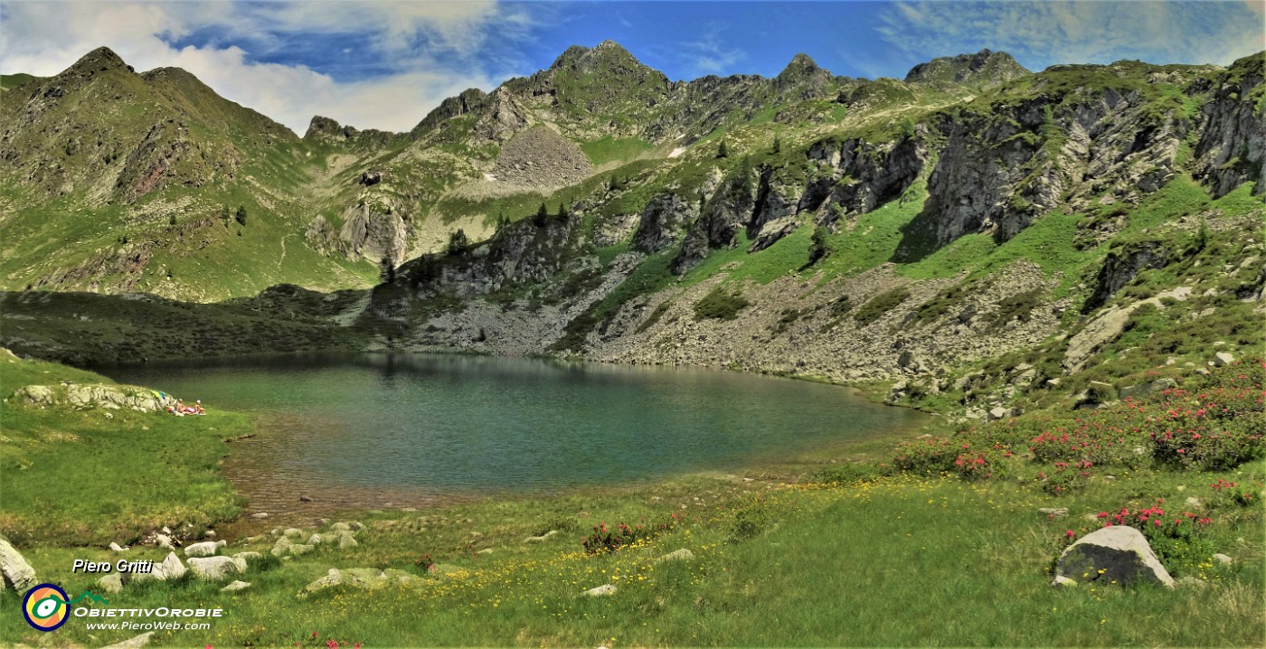 43 Lago Grande (2030 m) con vista verso Cima Cadelle.jpg